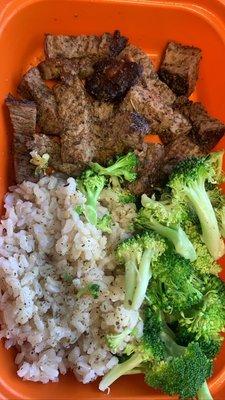 Backdraft steak, brown rice and broccoli