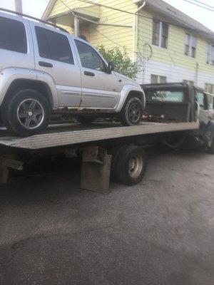 Mo's Towing