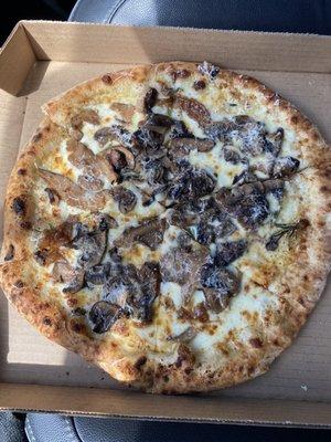 5/5/23 Garlic mushrooms pizza! Love this!