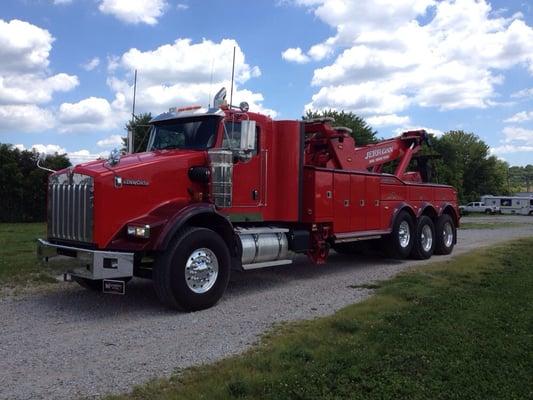 50ton wrecker service.  25hrs a day!