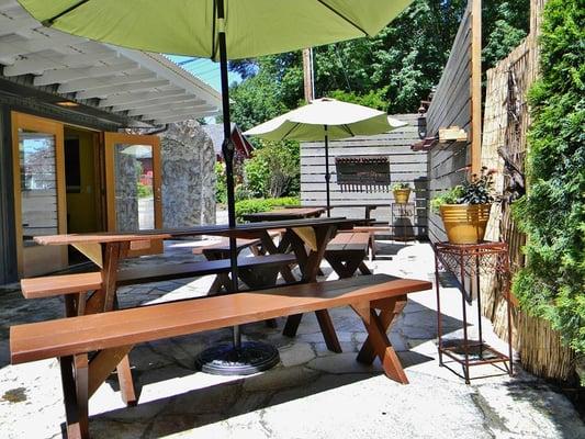 Tasting room patio! So Cute!