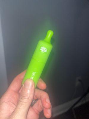 Green FLUM Vape.