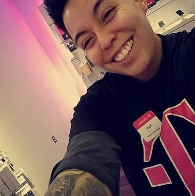 This is a dishonest salesperson at T-Mobile Cottonwood Mall