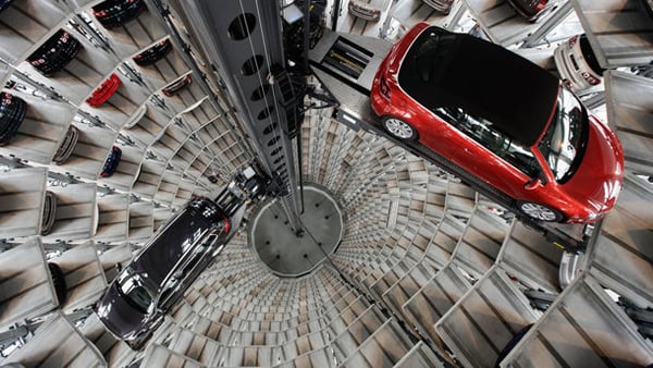 Porsche Tower Car Elevators http://absolutelyfabulouscondos.net/feature/porsche-tower/