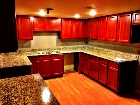 Liberty Maple Cherry cabinets Tiger Skin Red 2cm granite