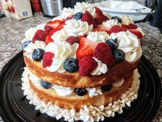 Vanilla Cake with Fresh Fruit