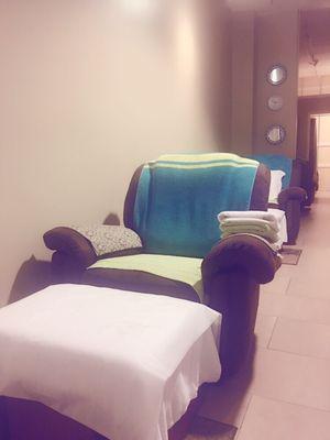 Foot Massage area. We provide hot water soak with Chinese special medicine when you select 30 mins or above foot massage.