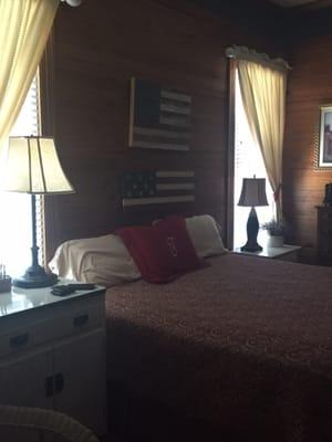 The Patriot room - king-size bed