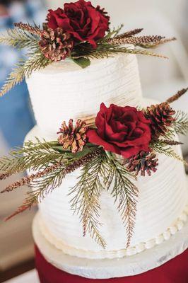 How 'bout a rustic Christmas wedding cake!