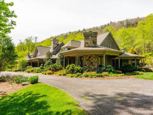 Gorgeous home with 38 acres near downtown Asheville - 200 Webb Cove Rd