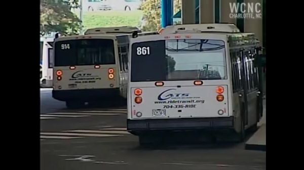 Charlotte CATS 2000 Nova LFSes #861 and 914 (photo credits old wcnc video, 2008)