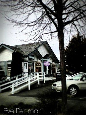 Sequim-Dungeness Hospital Guild Thrift Store. Located @ 204 W Bell St, Sequim, WA 98382 ~ (360) 683-7044 ~ Non-Profit ~ All Volunteer Staff