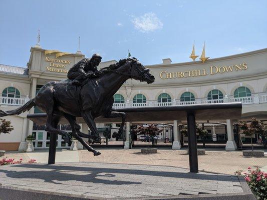 Magestic and powerful Barbaro in front of the Derby Museum