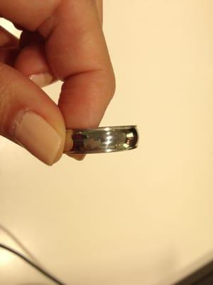 top of ring has a little milgrain, the bottom has none.