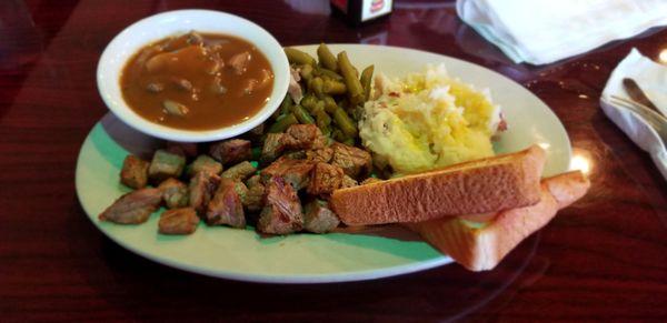 Sirloin tip (mushroom gravy) with mashed potatoes, toast, and green beans.