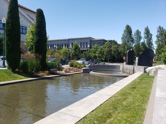 The fountain at Park Place