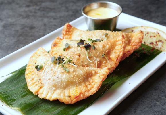 EMPANADAS DE POLLO:
chicken | guajillo peppers | raisins | aji amarillo