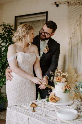 Beautiful Flowers by Cactus Flower Florist. Cake by Sugar and Magic Cake Company. Photo Credit @shotbyellen, Ellen Davis of www.shotbyelln