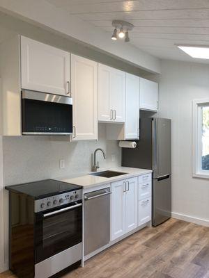 Second house kitchen - quartz countertop and backsplash