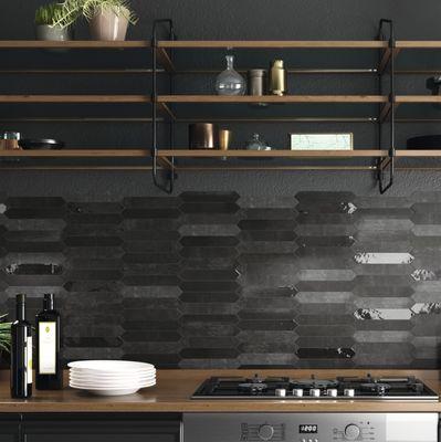 Picket black backsplash