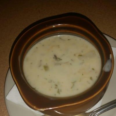 Amazing clam chowder soup with lots of clams