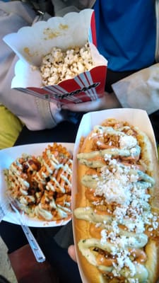 Popcorn, salchipapas, Mexi-maxi