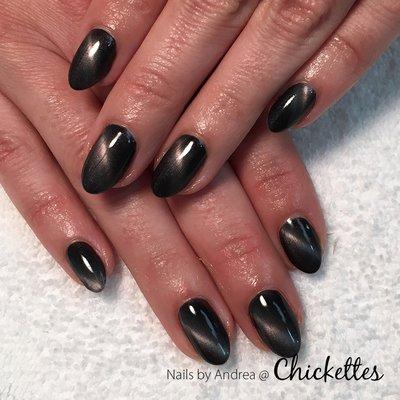 Cat eye gel polish manicure