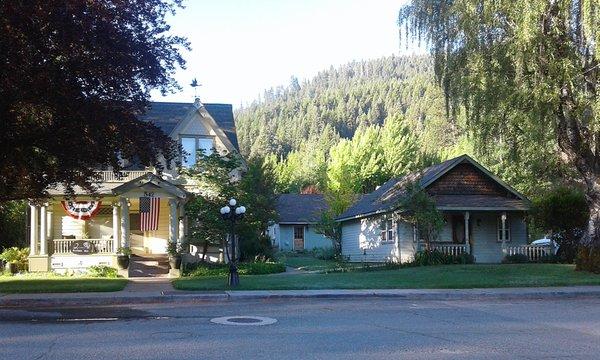 Main house with the Courthouse Cottage to the side.