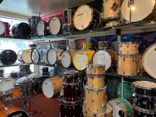 Great selection of drums, equipment and outstanding customer service.