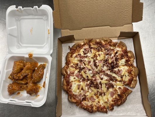 Pizza and Hawaiian speciality Pie