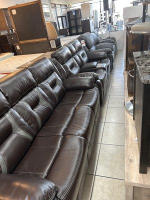 Sofas and loveseat reclinables