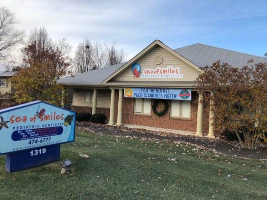 Hulafrog's 2019 Most Loved Pediatric Dentist Award! 
 2018 Cincinnati Family Best of Parenting Award