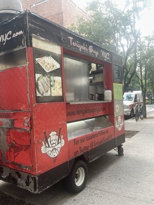 Unassuming but decent food cart on Columbus Ave between 66th and 67th