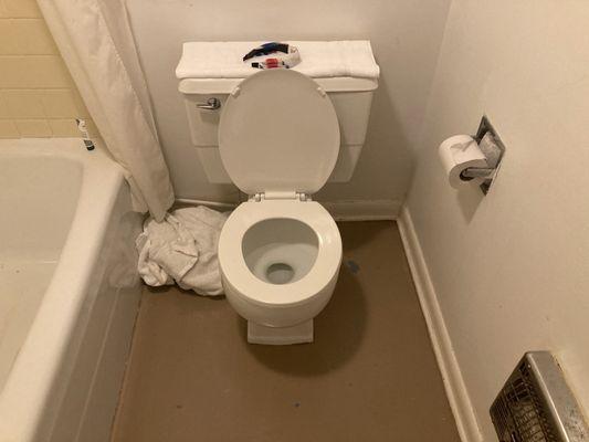 Toilet with no pressure