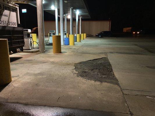 Craters in the parking lot are always a good sign the place is a dump