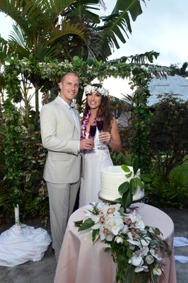 Amazing Hawaii Weddings at Waimanalo Beach Cottages  Photography Tommy de Harne