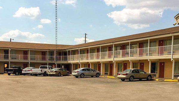 MH ThunderbirdMotel Hillsboro TX Property Exterior