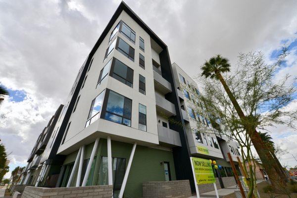 Hidden gem of these new modern design condos in Downtown Phoenix located right across from a large park!