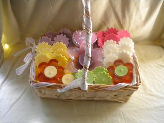 all type of candles in this  gift basket