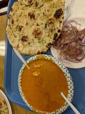 Paneer Butter Masala, Garlic Naan & Chilli Garlic Naan