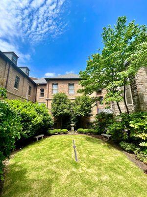 cute courtyard!