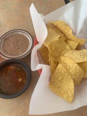 Free chips and salsa and bean dip