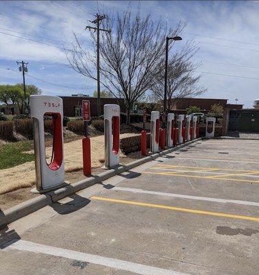 Eight (8) 250kW stalls with one (1) stall setup for vehicles towing a trailer at the end