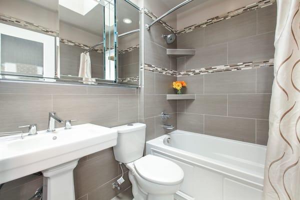 Upscale Hotel-Style Bathroom Finishes