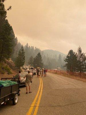 Creek Fire Highway 168. We were escorted by the sheriffs in groups. Waiting for the Sheriffs to give the okay to proceed on Highway 168.