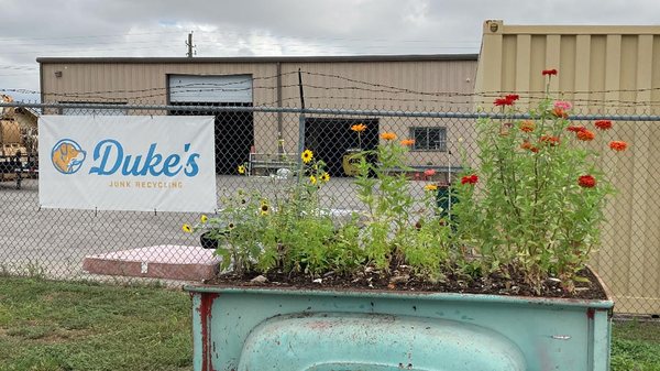 Street view of Duke's Junk Recycling - North Austin