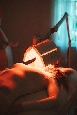 LightStim face LED treatment add-on to Endermologie session: get more glow and save time: