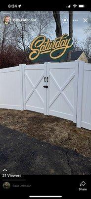 White vinyl privacy double gate