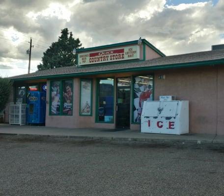 The front of Quick Country Store.