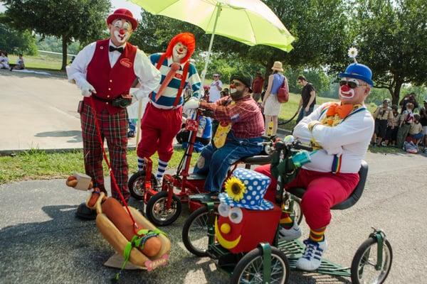 Clowns before the Deutschen Pfest Parade